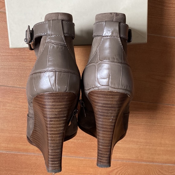 🌸Suede Coach ‘Melody’ Wedge Booties. Sz 10 🌸 - Picture 5 of 13